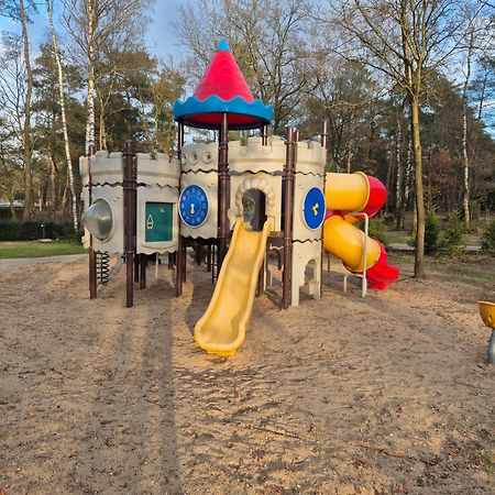 Het Veluwse Boshuisje Knus Chalet Met Omheinde Tuin Op De Veluwe Hoenderloo Luaran gambar