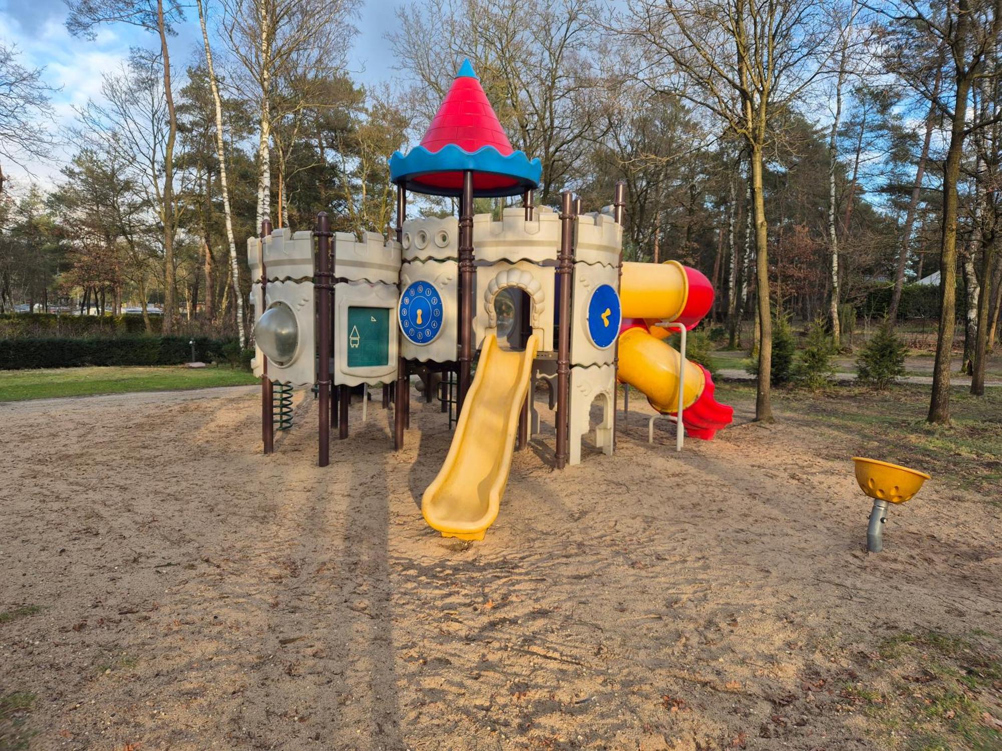 Het Veluwse Boshuisje Knus Chalet Met Omheinde Tuin Op De Veluwe Hoenderloo Luaran gambar