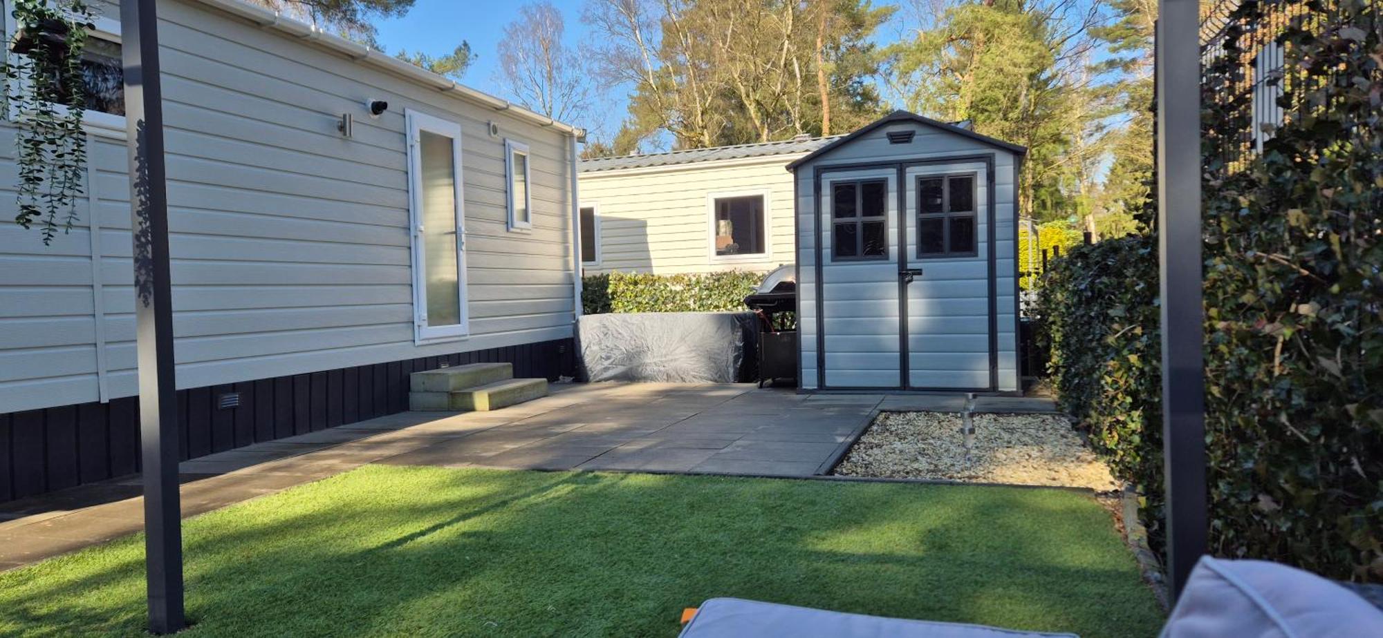 Het Veluwse Boshuisje Knus Chalet Met Omheinde Tuin Op De Veluwe Hoenderloo Luaran gambar